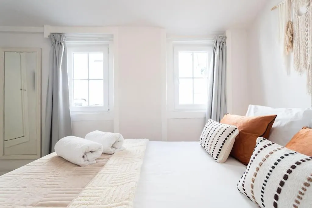 The White Suite Principe Real Лиссабон 0*,  Португалия